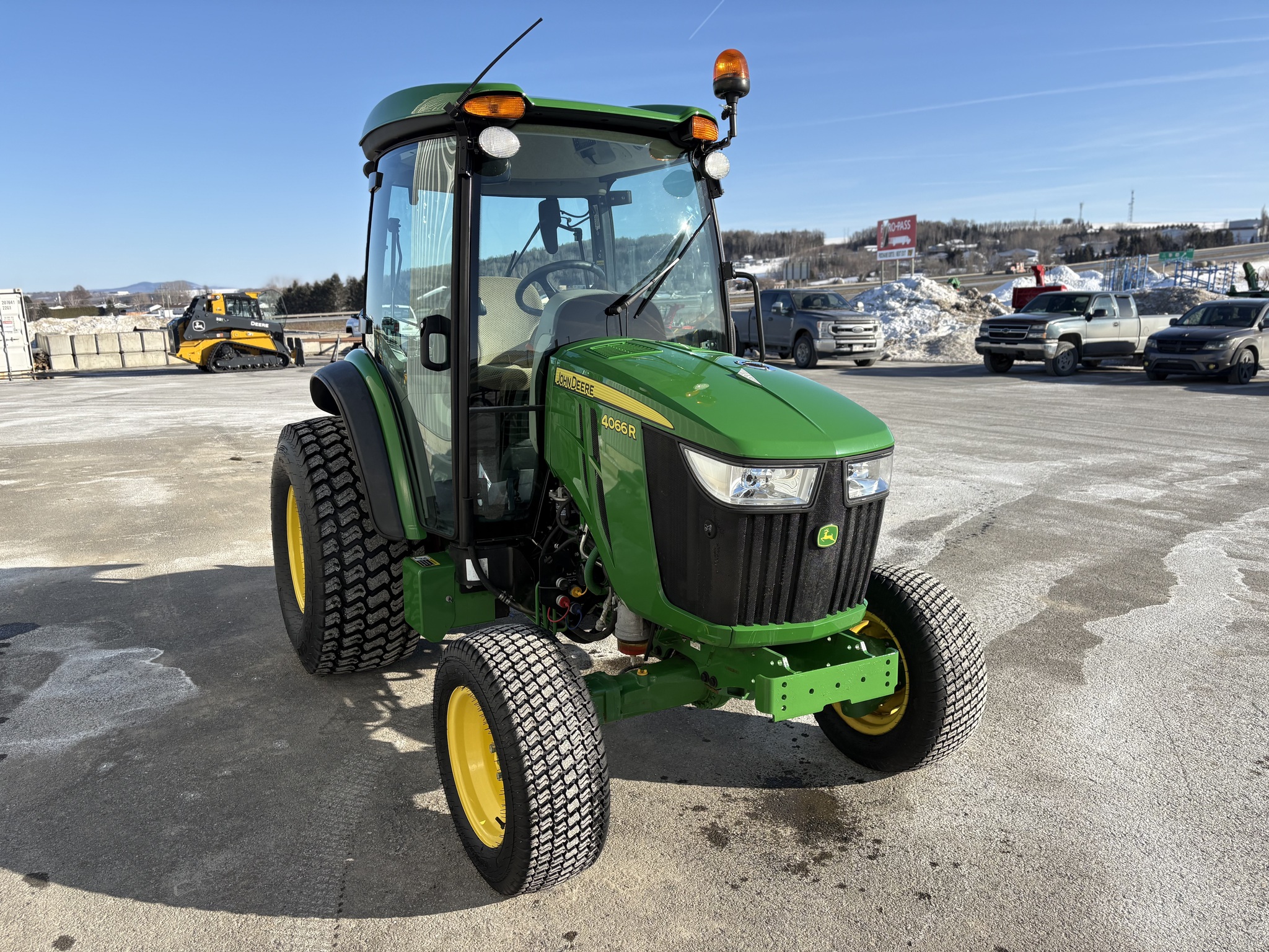 2022 John Deere 4066R Image 3
