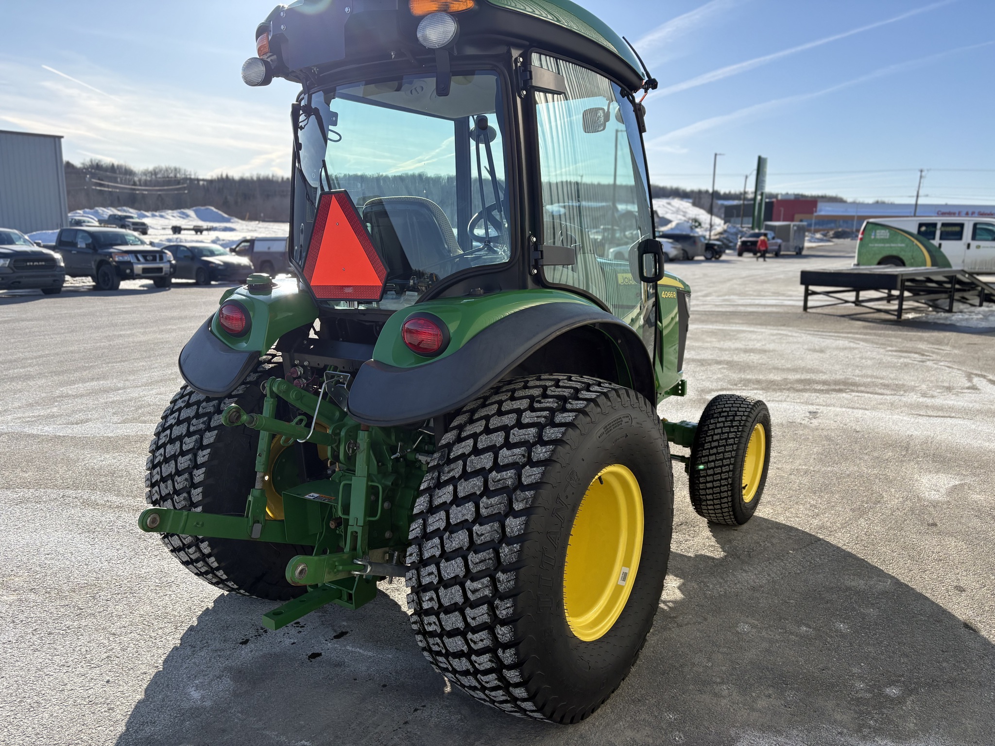 2022 John Deere 4066R Image 5