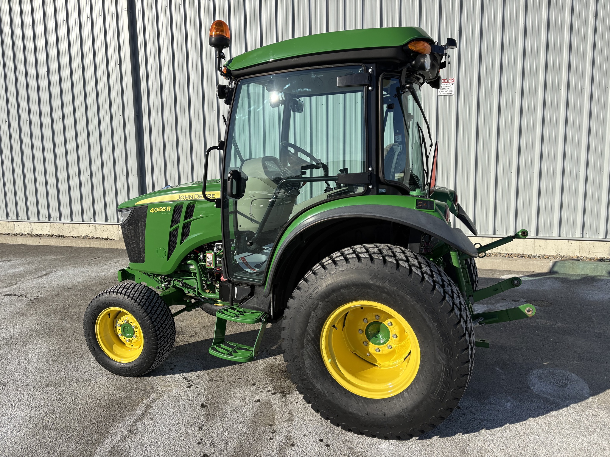 2022 John Deere 4066R Image 7