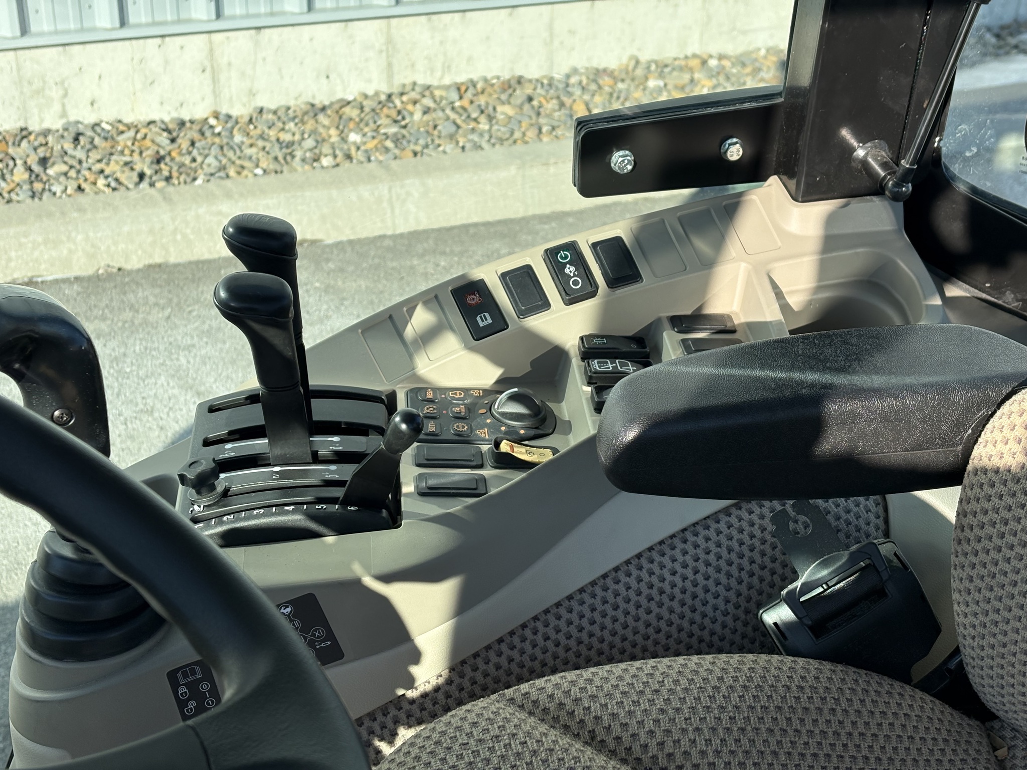 2022 John Deere 4066R Image 10