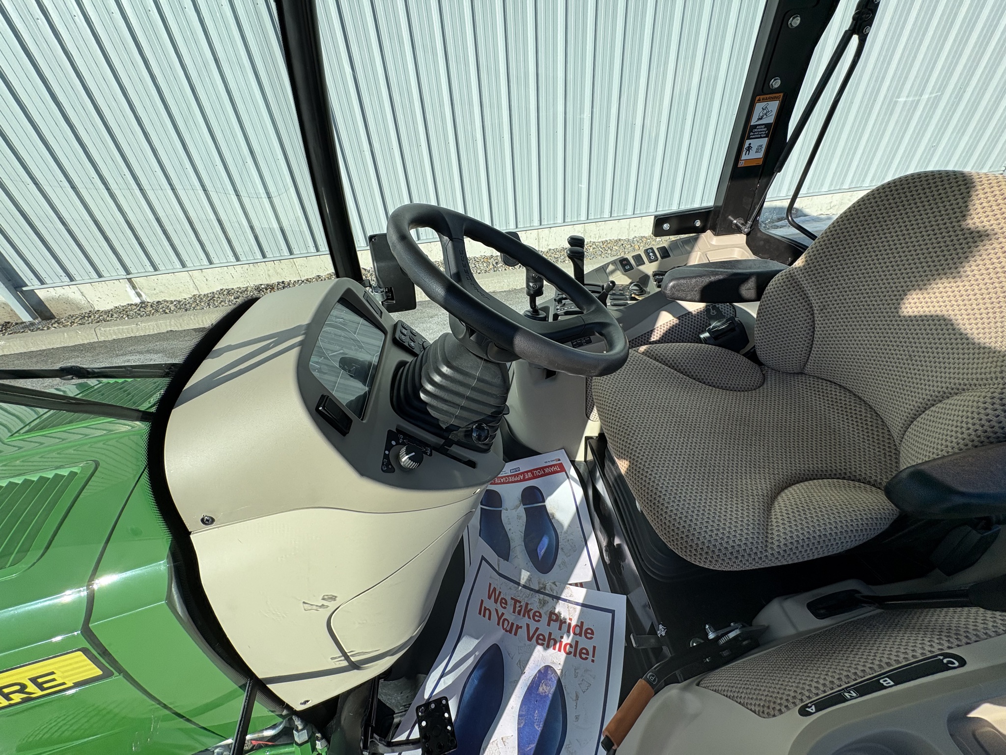 2022 John Deere 4066R Image 9