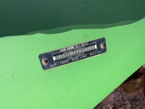 Photo of 2004 John Deere 637