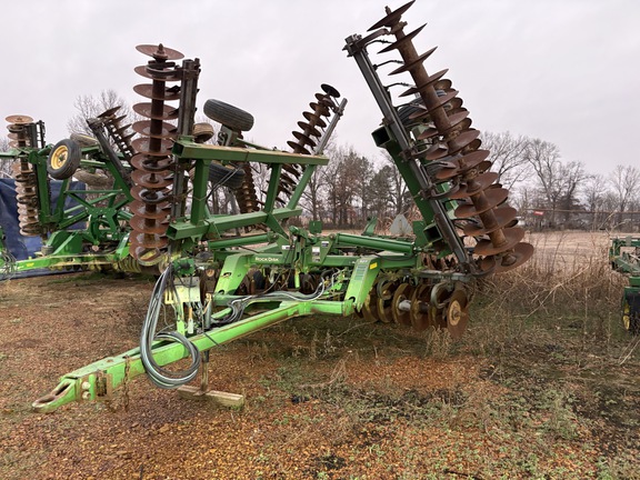 Photo of 2004 John Deere 637