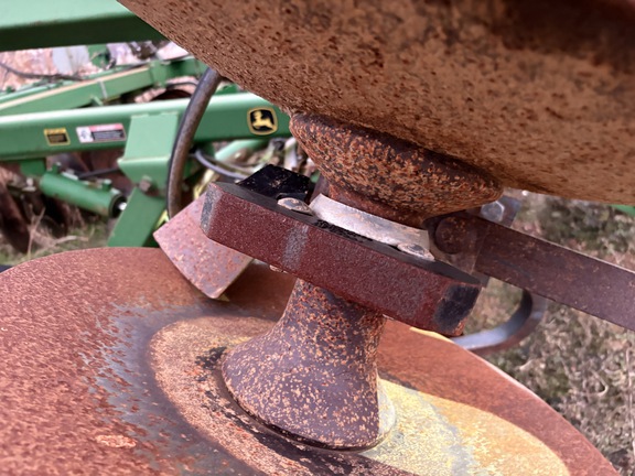 Photo of 2004 John Deere 637