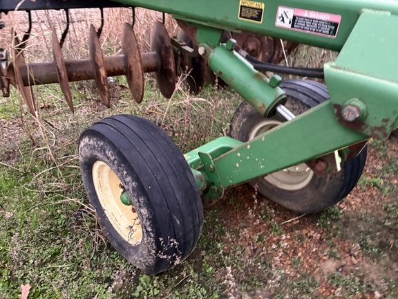 Photo of 2004 John Deere 637