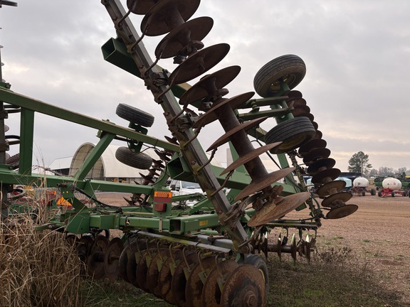 Photo of 2004 John Deere 637