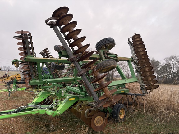 Photo of 2004 John Deere 637