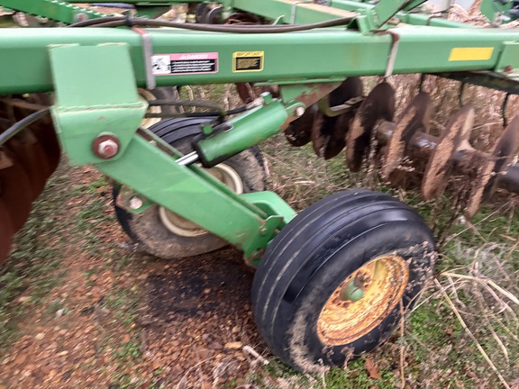 Photo of 2004 John Deere 637