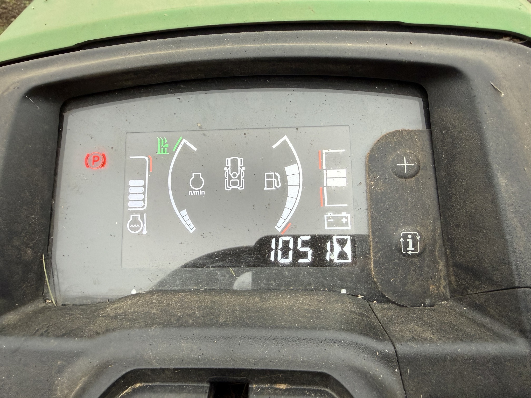 2022 John Deere X730 Image 5