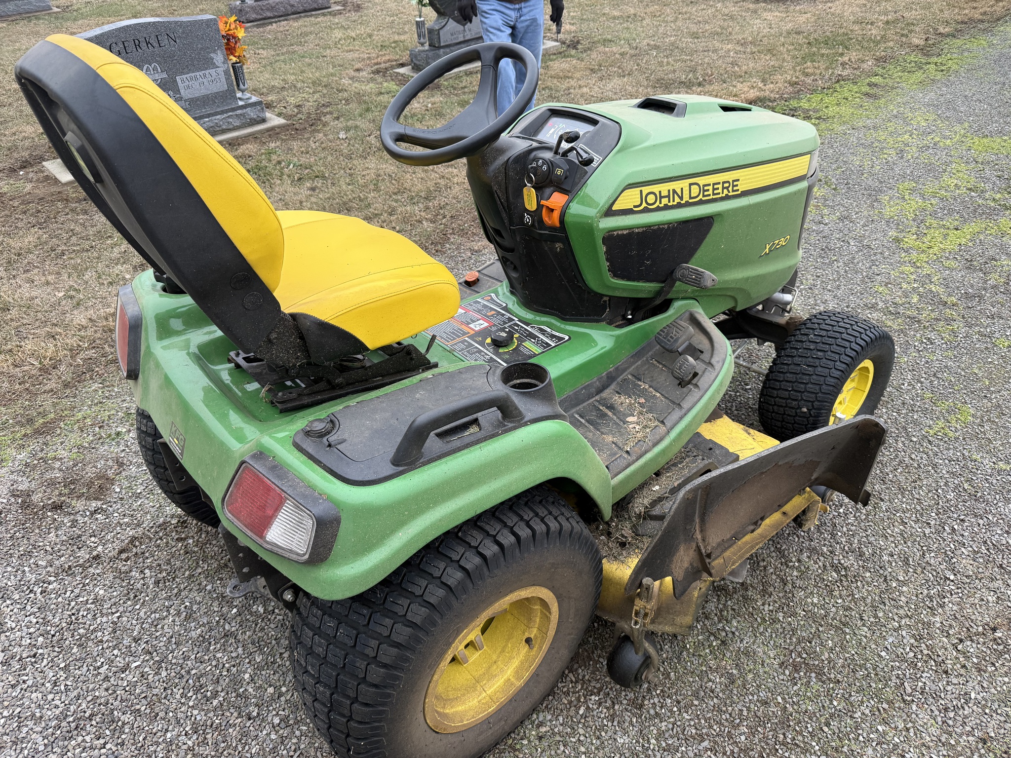 2022 John Deere X730 Image 4