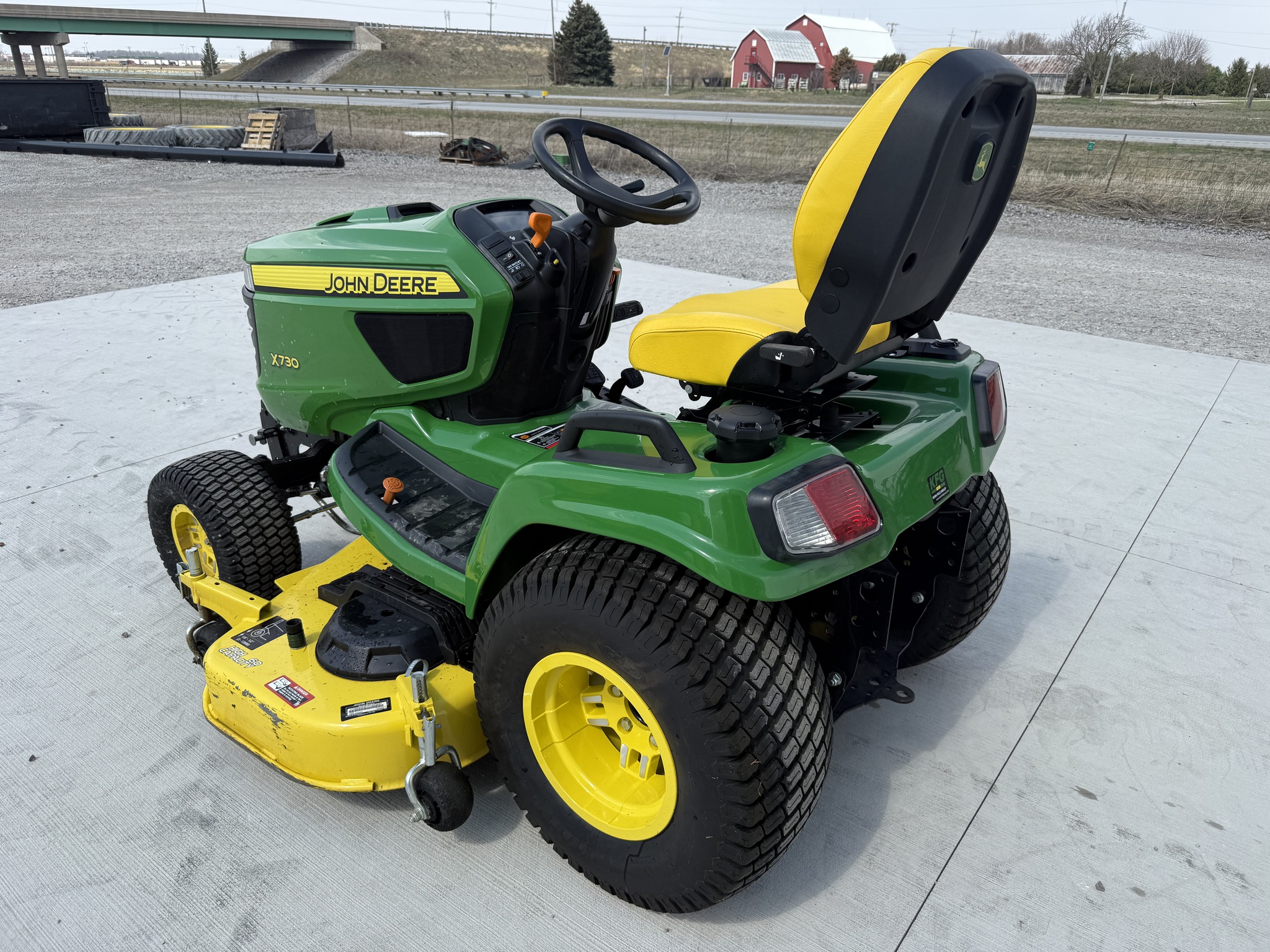 2022 John Deere X730 Image 5