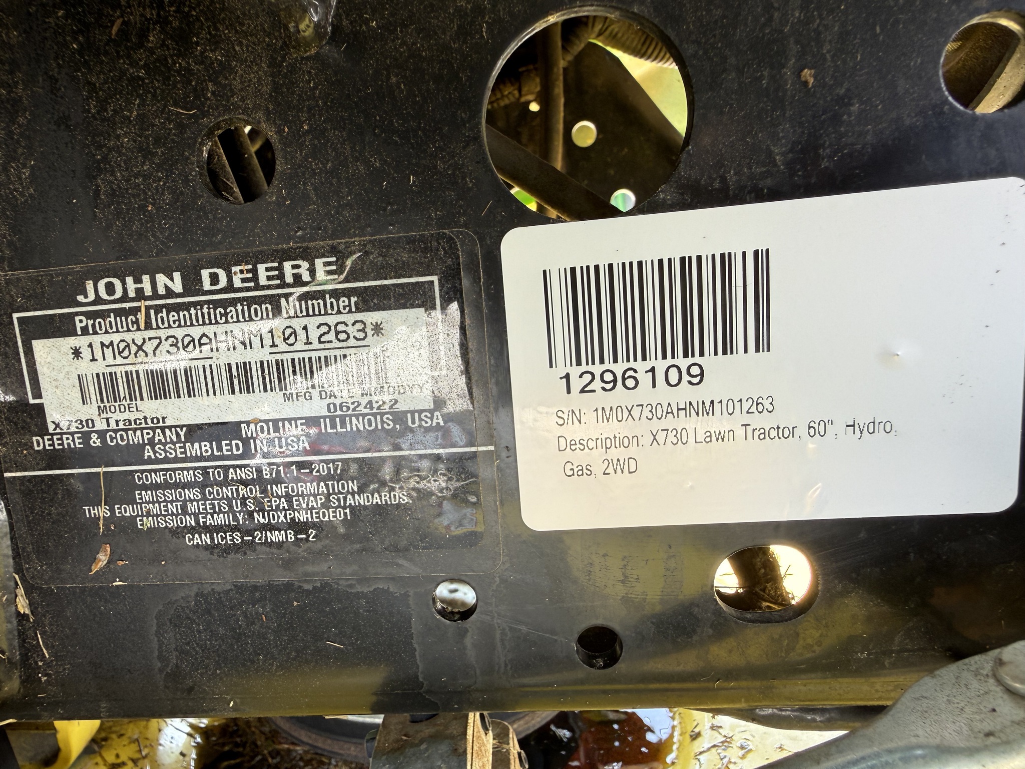 2022 John Deere X730 Image 7
