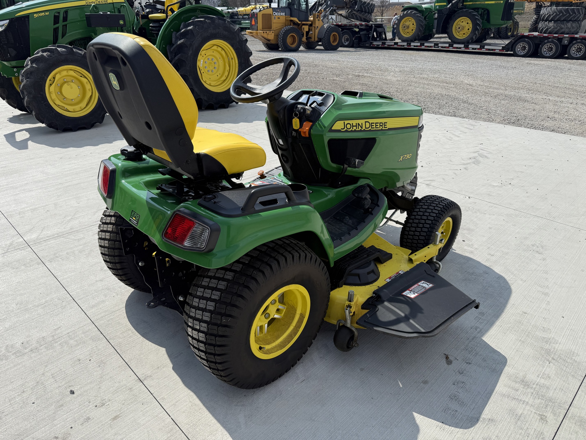 2022 John Deere X730 Image 4