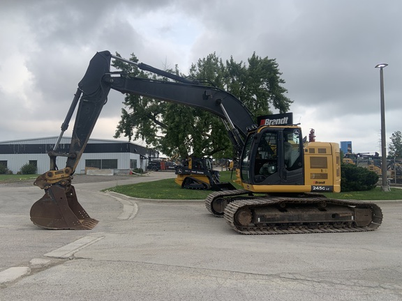 2021 John Deere 245G LC