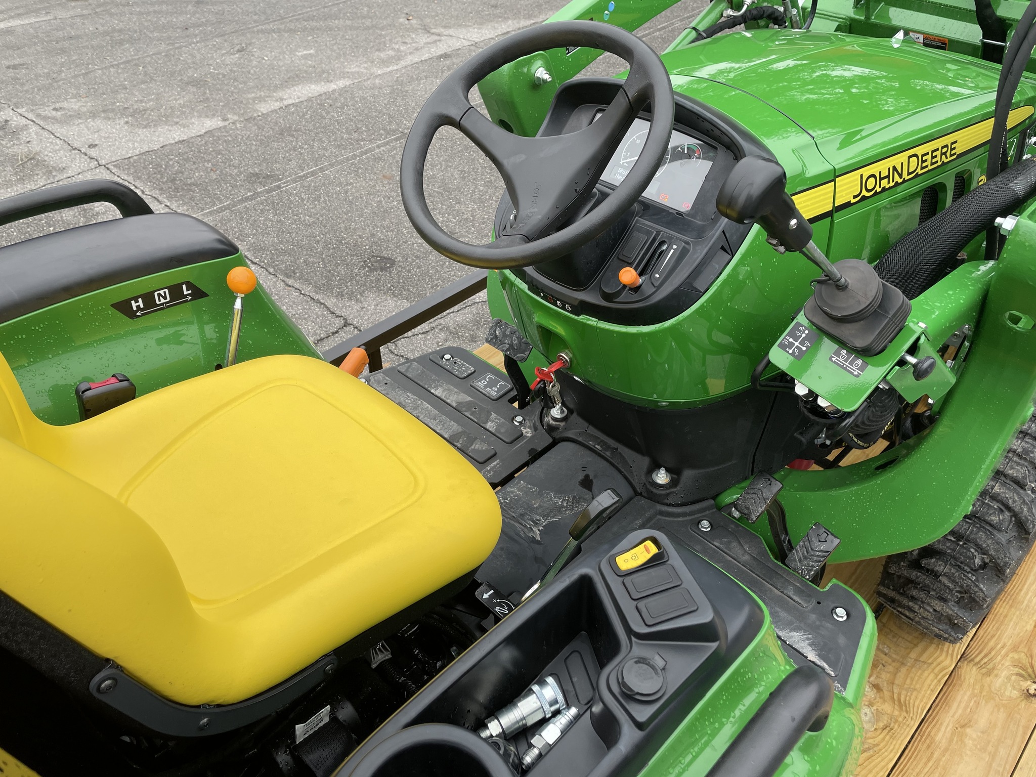 2026 John Deere 3038E Image 7