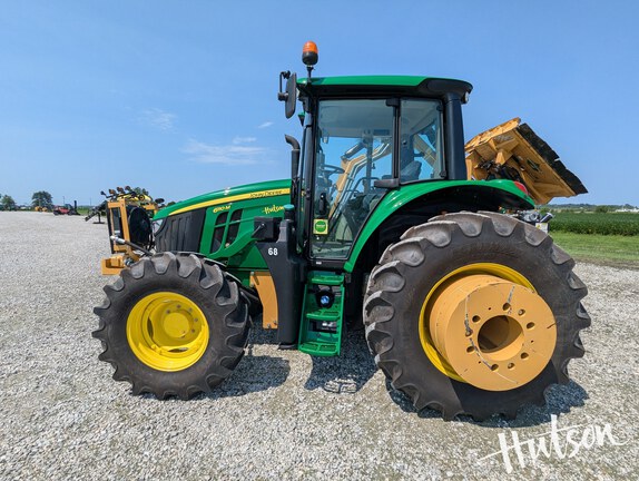 Photo of 2023 John Deere 6110M