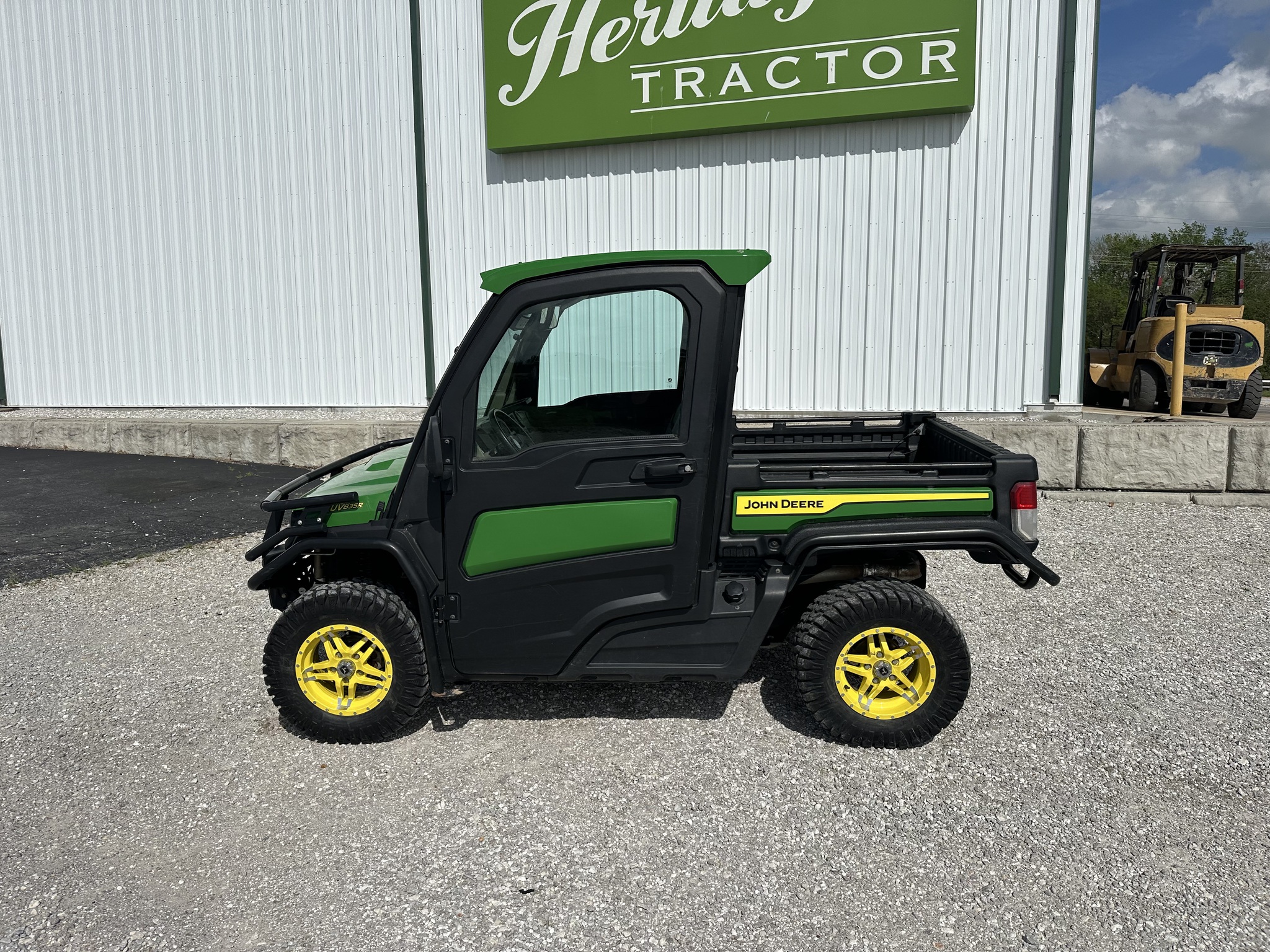  2023 John Deere XUV 835R at Heritage Tractor in Joplin, MO