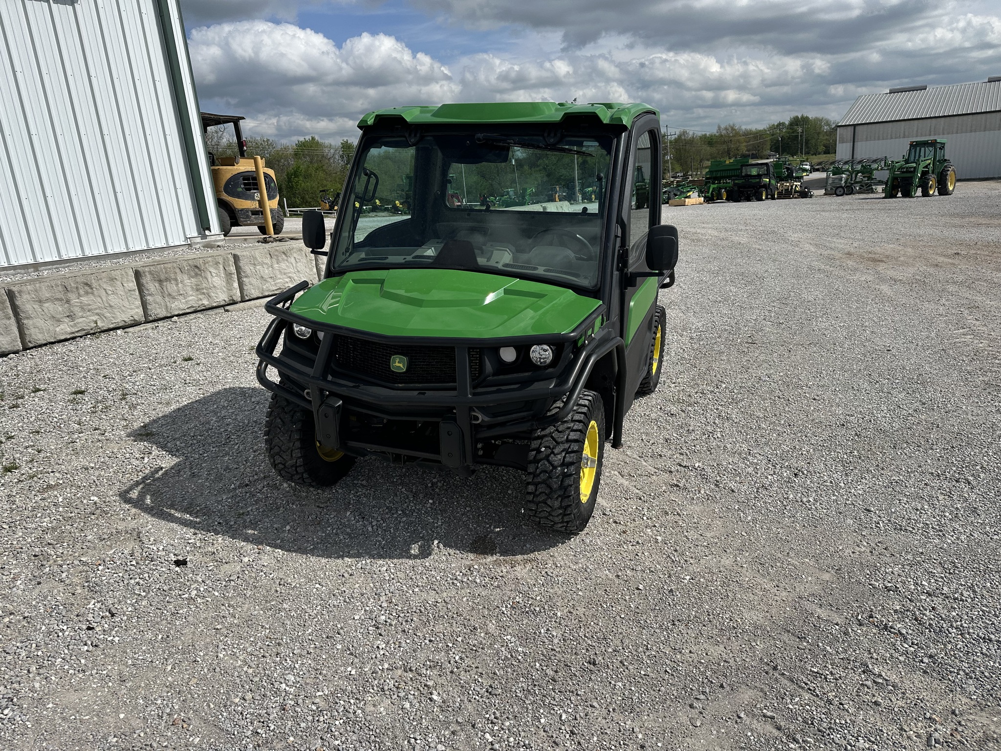  2023 John Deere XUV 835R at Heritage Tractor in Joplin, MO