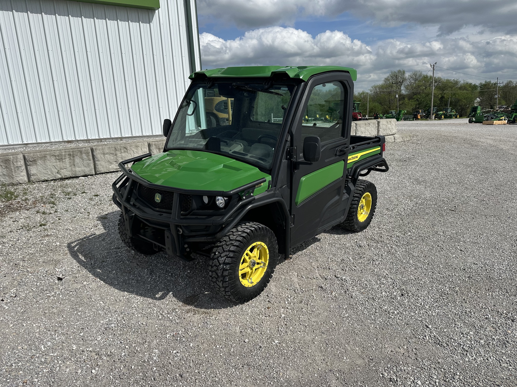  2023 John Deere XUV 835R at Heritage Tractor in Joplin, MO