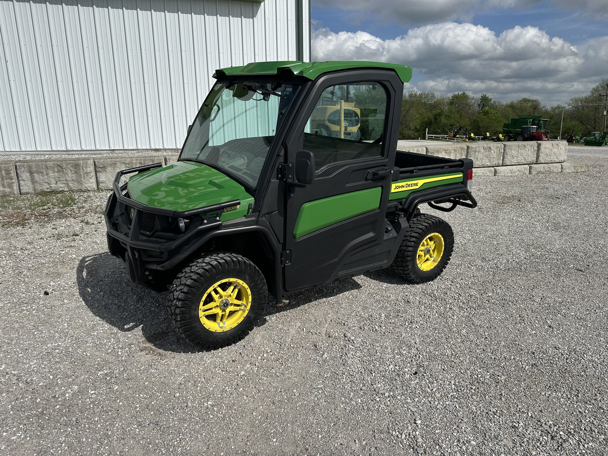  2023 John Deere XUV 835R at Heritage Tractor in Joplin, MO
