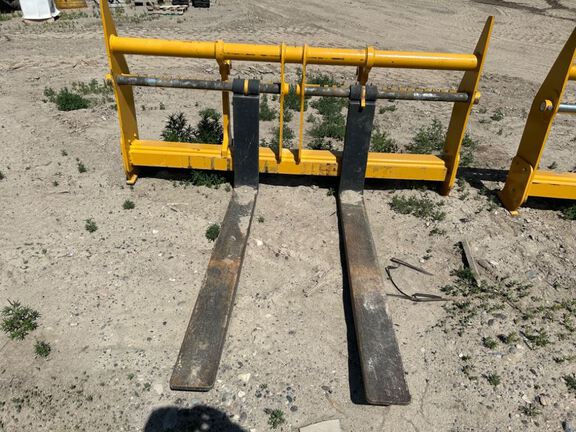 Photo of a 2022 John Deere 624FORKSVIS