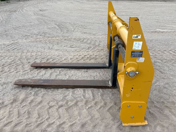 2022 John Deere 624FORKSVIS