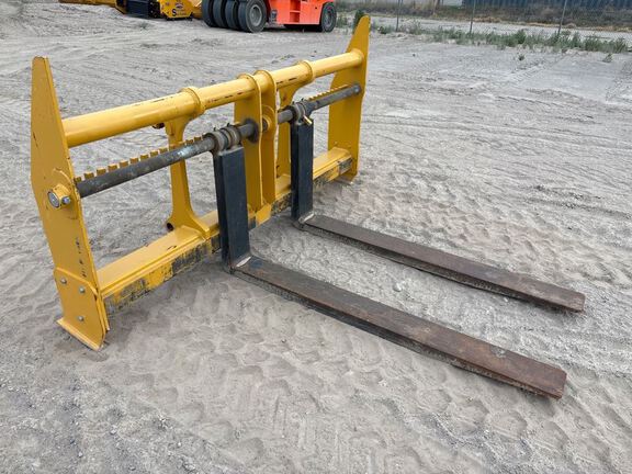 2022 John Deere 624FORKSVIS