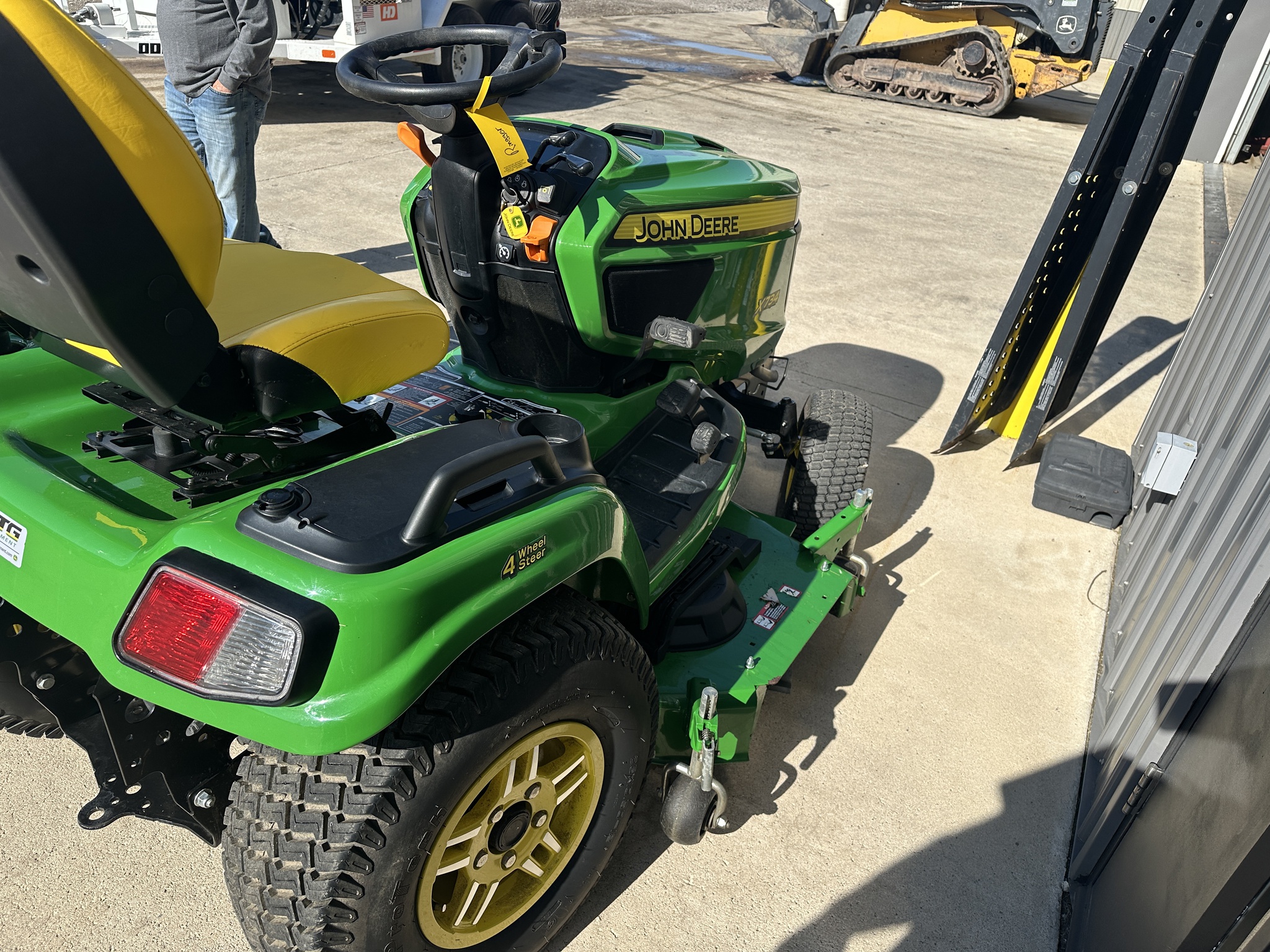 2023 John Deere X734 Image 4