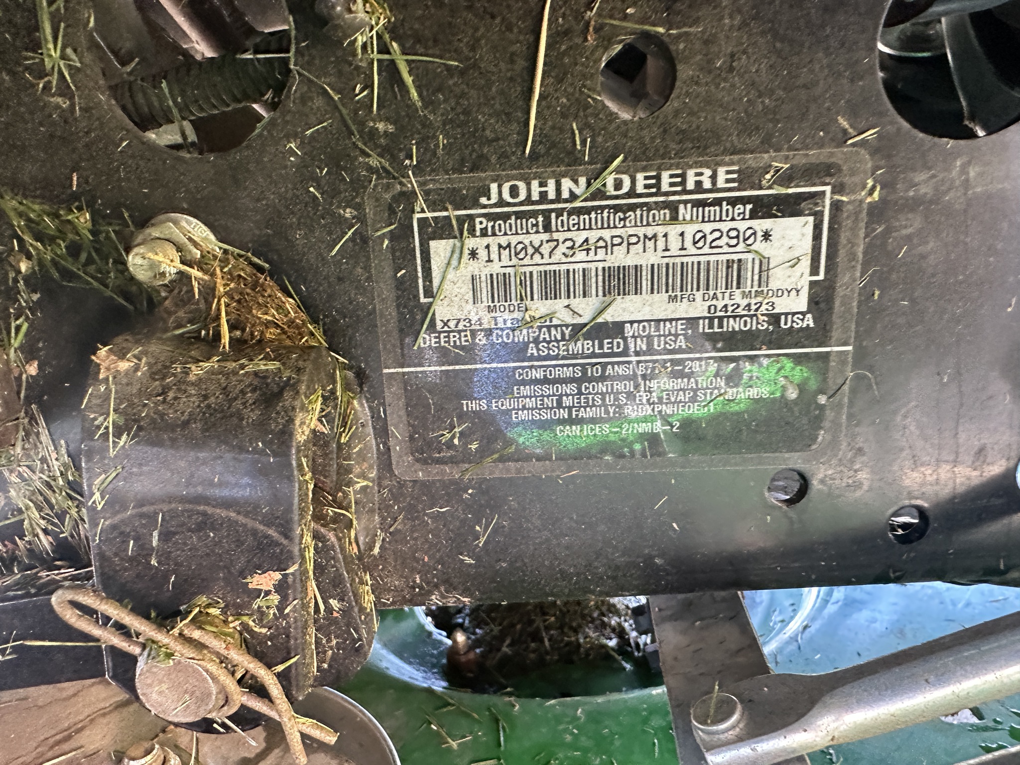 2023 John Deere X734 Image 5