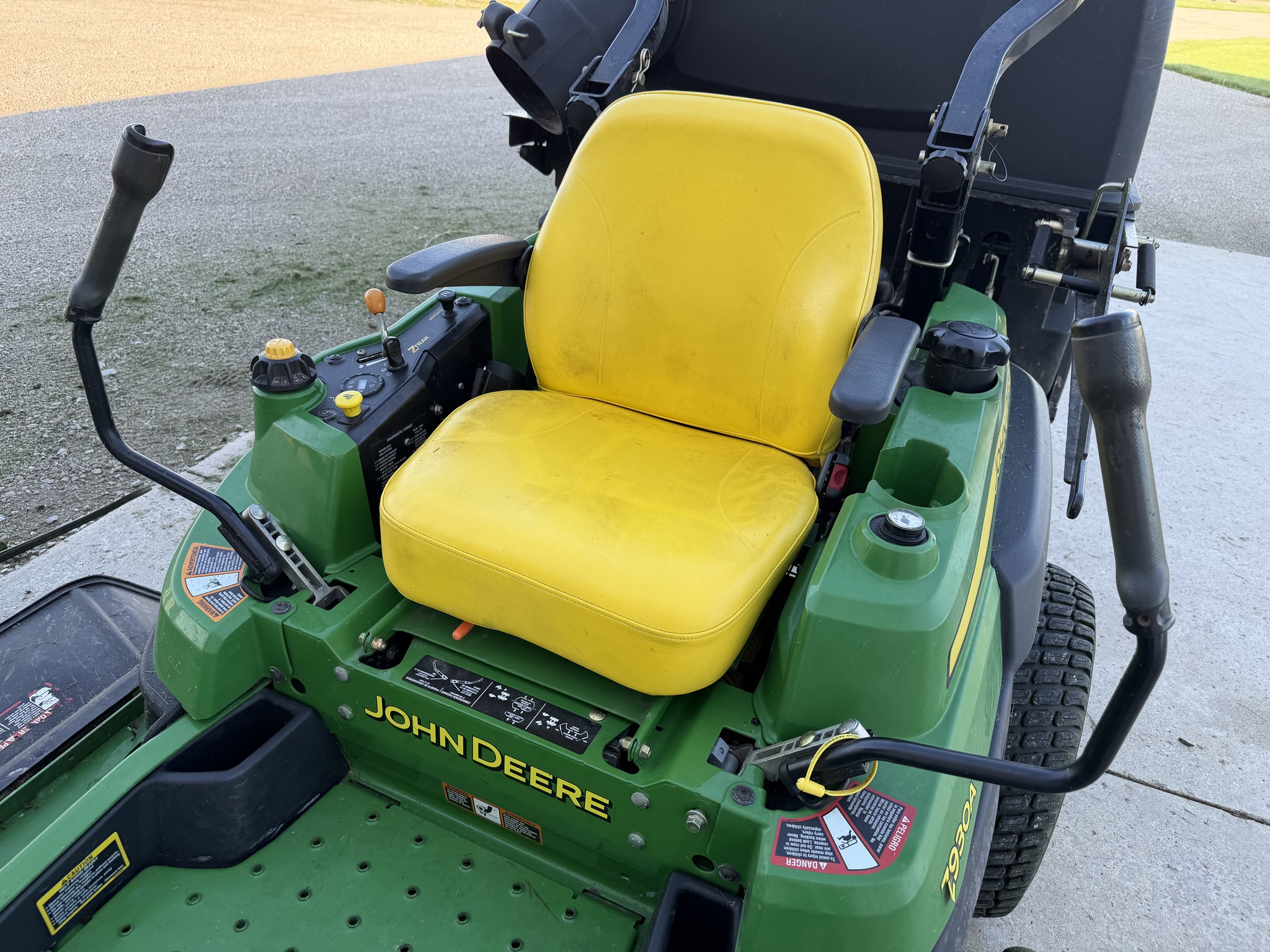 2010 John Deere Z930A Image 8