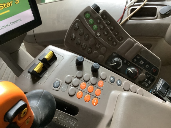 Photo of 2015 John Deere S680