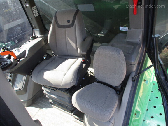Photo of 2024 John Deere 600R