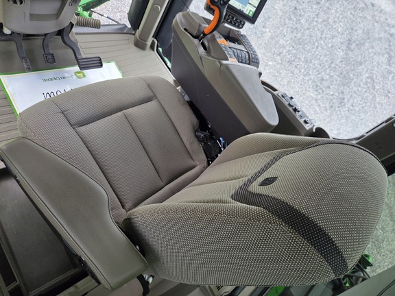 Photo of 2024 John Deere 600R