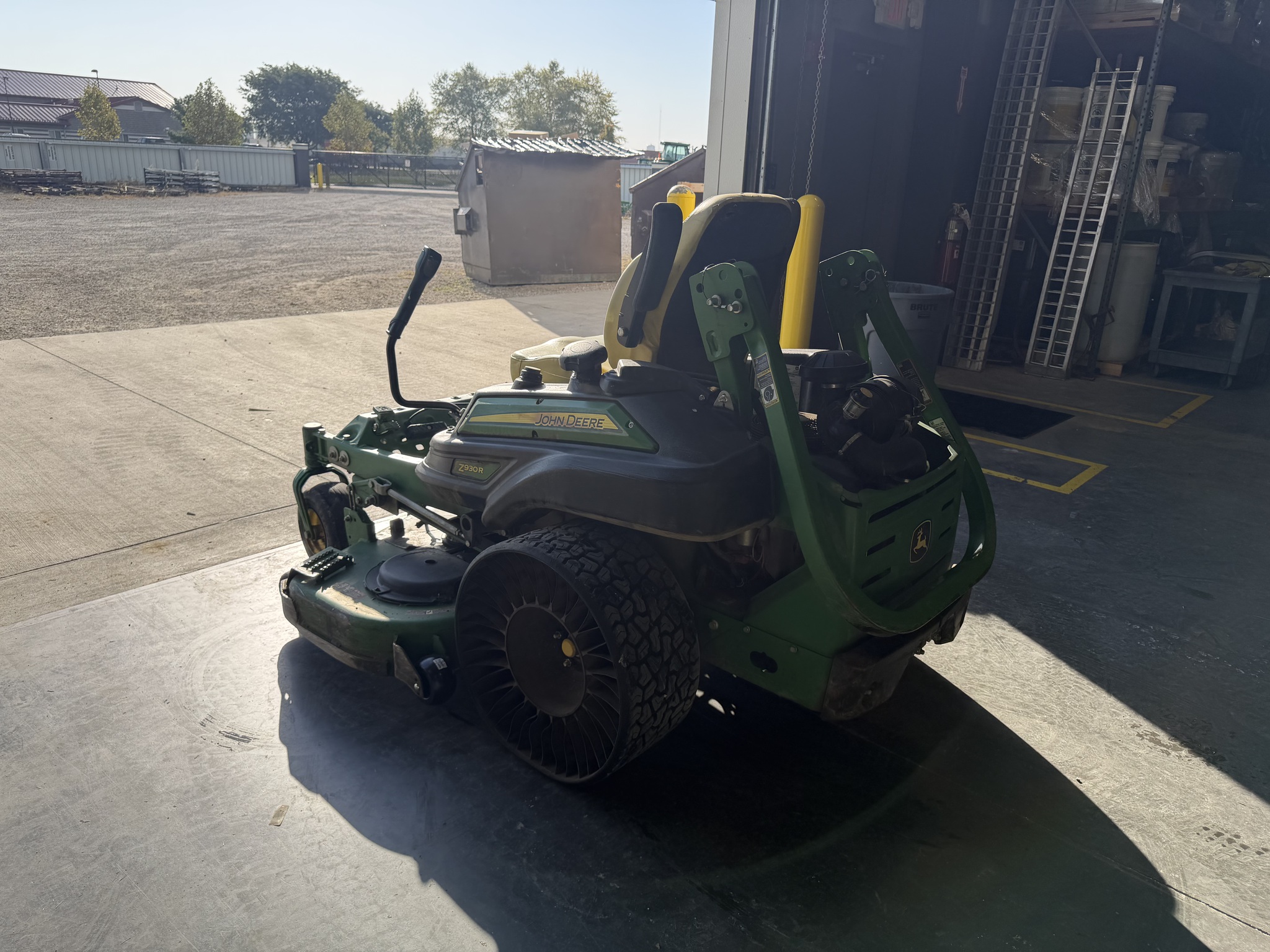 Used 2021 John Deere Z930R Zero Turn Mowers at Koenig Equipment in Franklin, IN - PhotoXL5