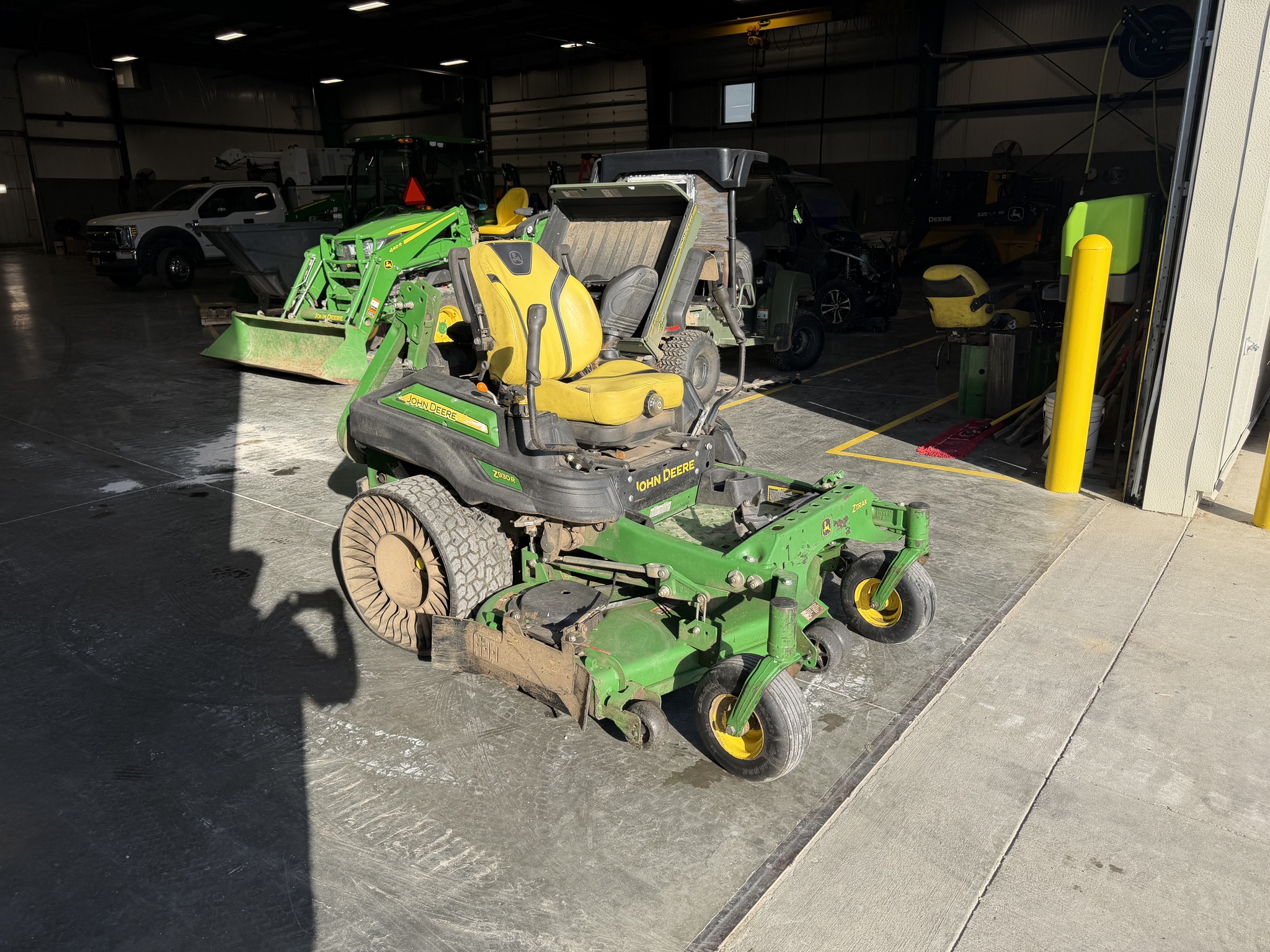 Used 2021 John Deere Z930R Zero Turn Mowers at Koenig Equipment in Franklin, IN - PhotoXL2