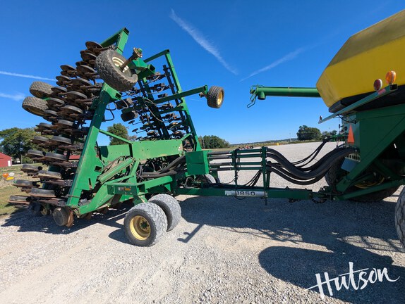 Photo of 1998 John Deere 1850