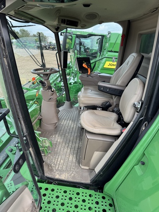 Used 2019 John Deere S790 Combines at Horizon Ag & Turf in Vermilion, AB - Photo9