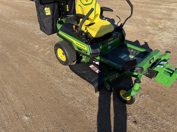 2026 John Deere Z320R - Photo3