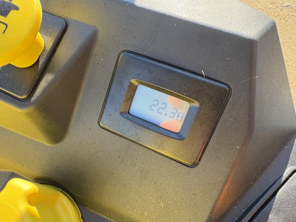 2026 John Deere Z320R - Photo8
