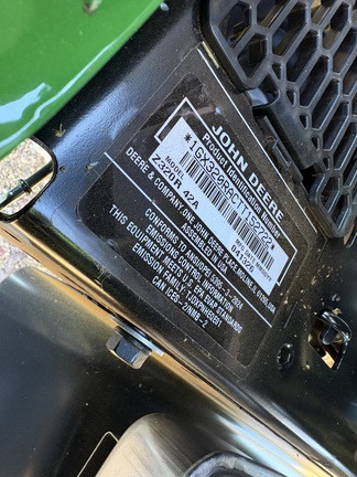 2026 John Deere Z320R - Photo9