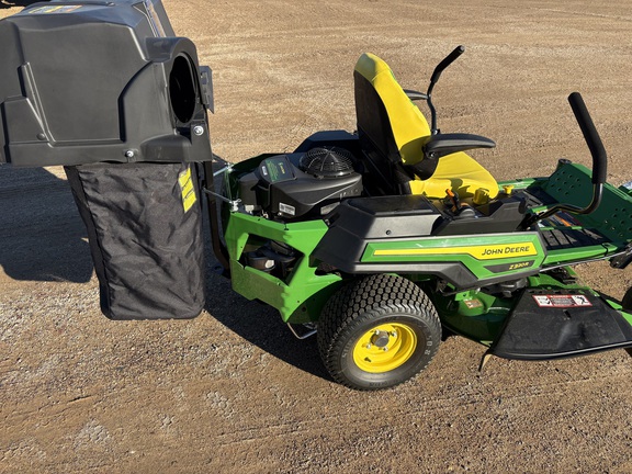 2026 John Deere Z320R - Photo4