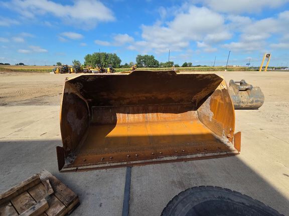 Photo of 2022 John Deere 844L8.0P