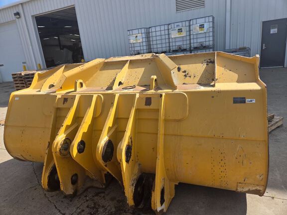 2022 John Deere 844L8.0P