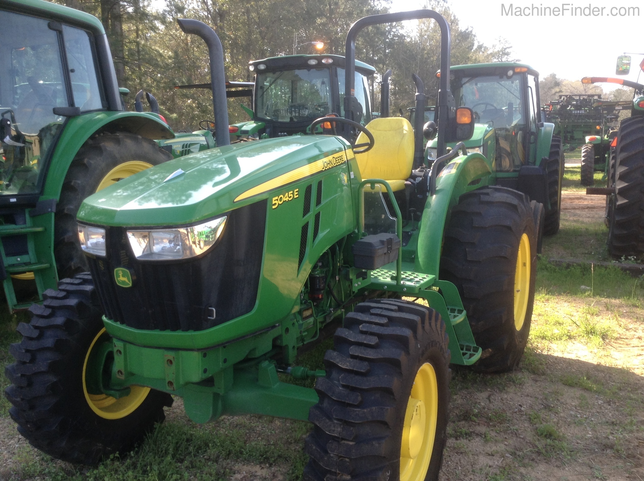 2017 John Deere 5045E Image 1
