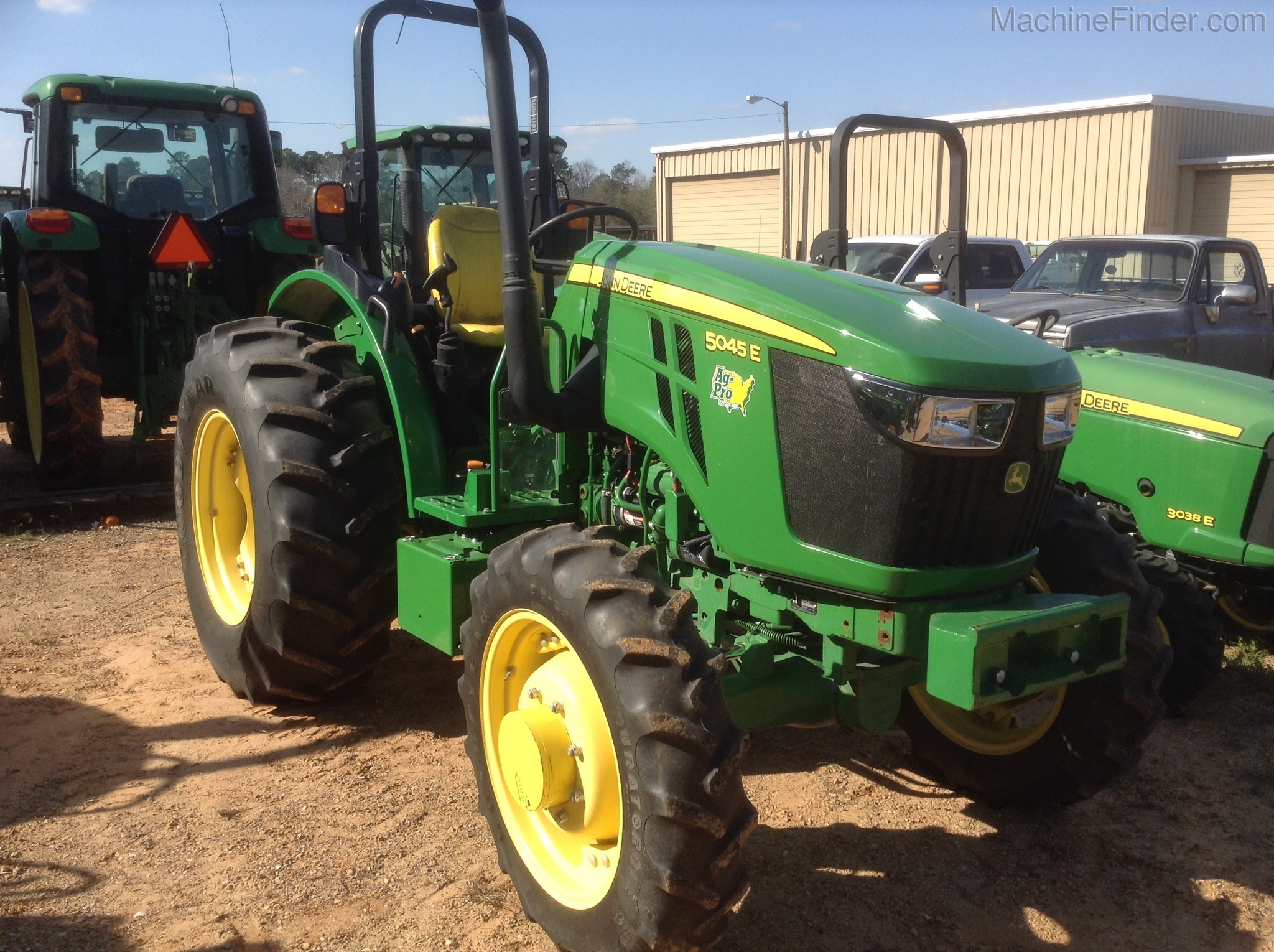 2017 John Deere 5045E Image 2