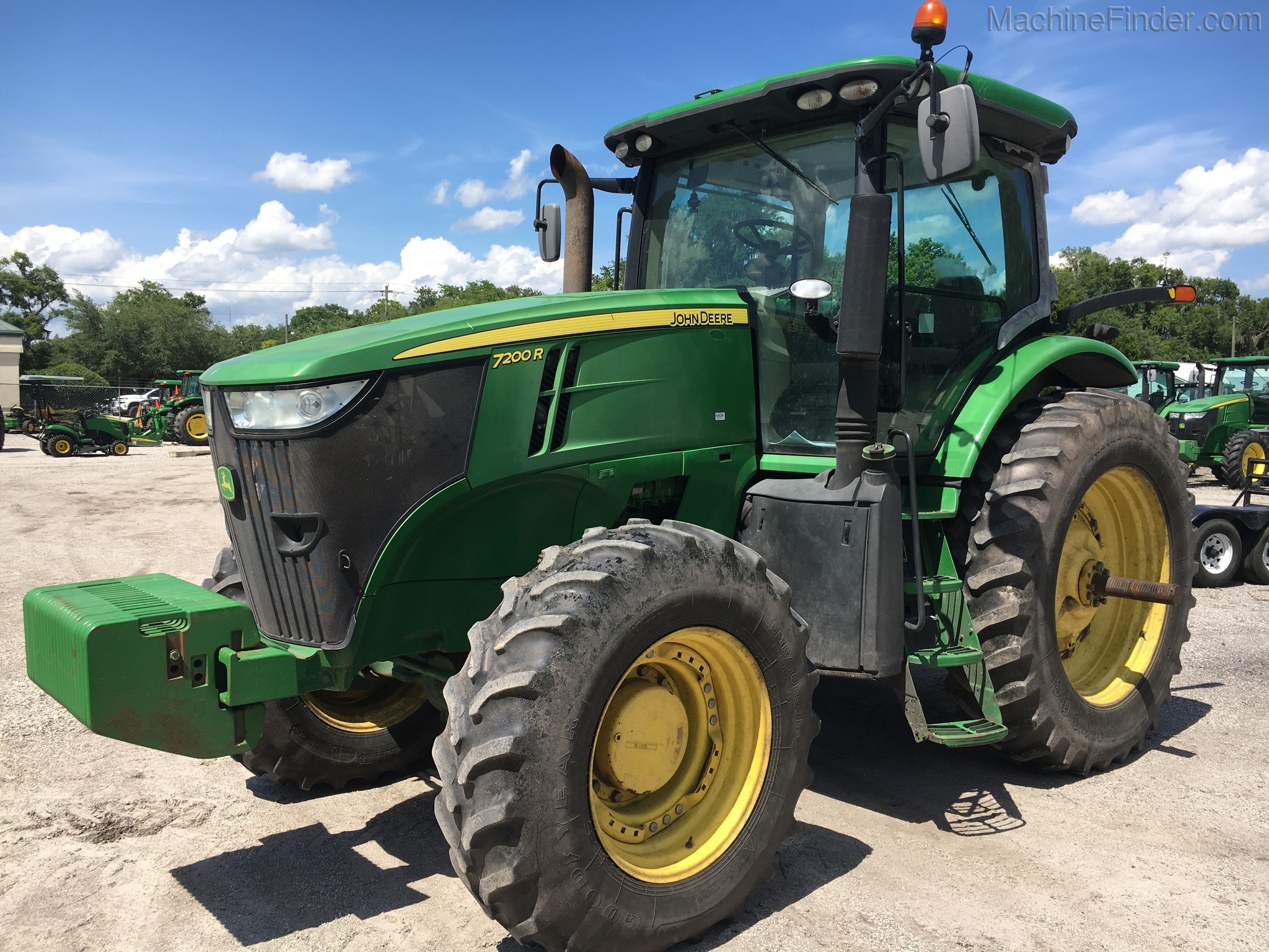 2013 John Deere 7200R Image 1