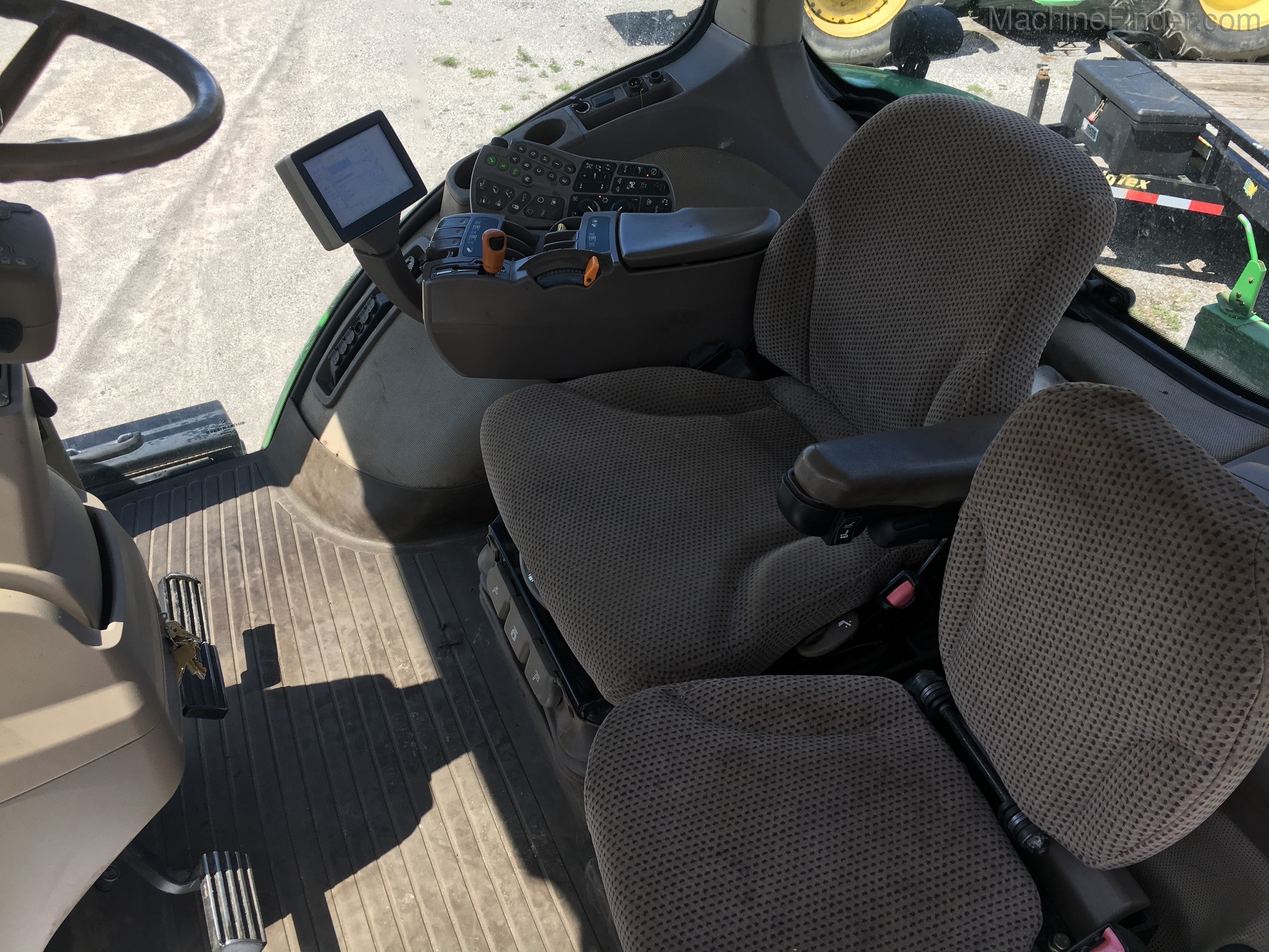 2013 John Deere 7200R Image 2