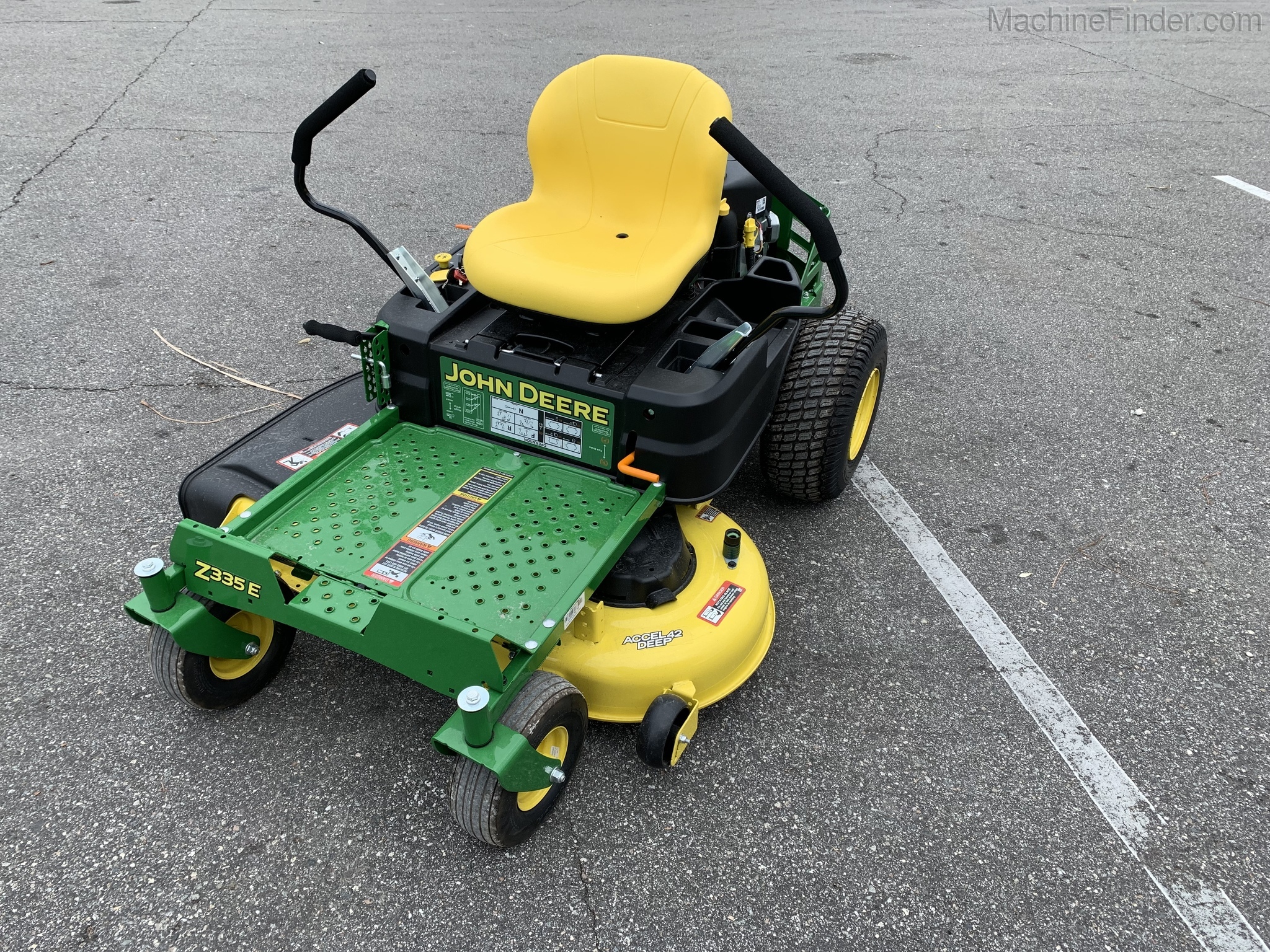 2020 John Deere Z335E Image 3