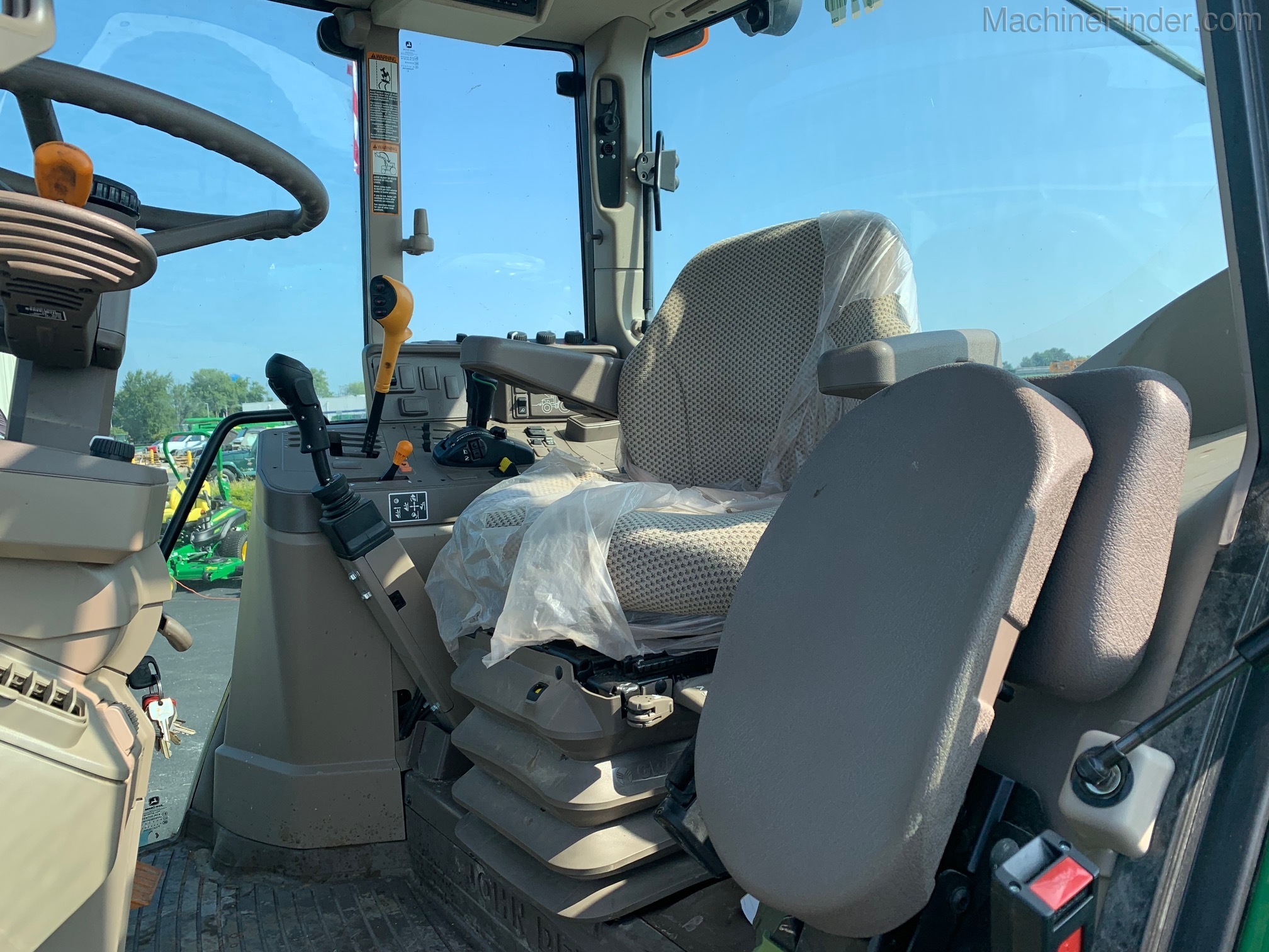 2017 John Deere 6130M Image 13