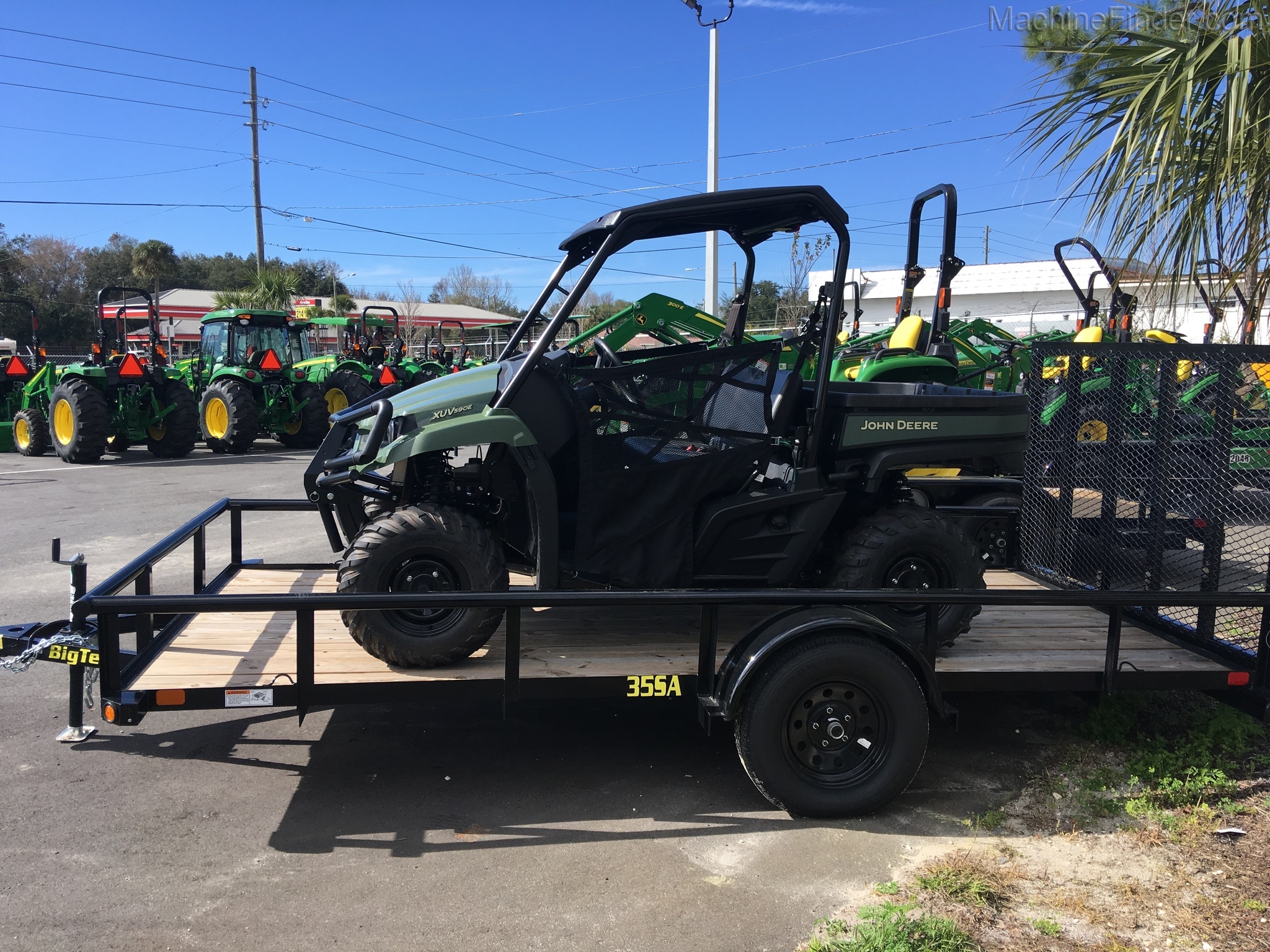 2021 John Deere XUV590E TRAILER PACKAGE Image 1